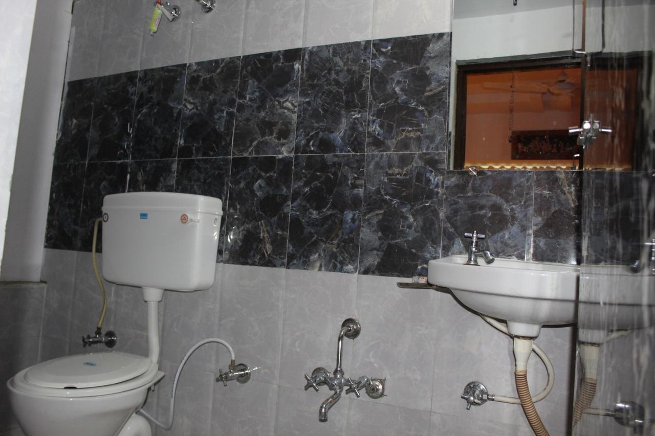 Hotel Kum Kum Adalaj Екстер'єр фото
