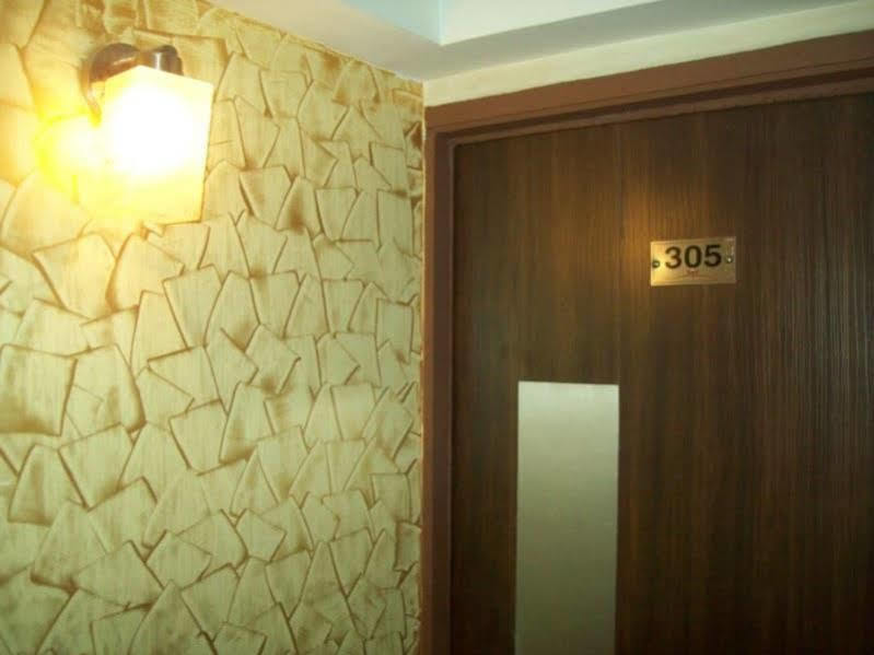 Hotel Kum Kum Adalaj Екстер'єр фото