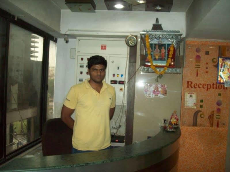 Hotel Kum Kum Adalaj Екстер'єр фото